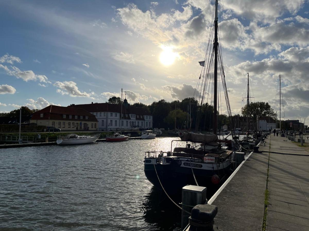 Lykkefund - Ferienwohnungen In Hafennaehe Glückstadt Eksteriør bilde