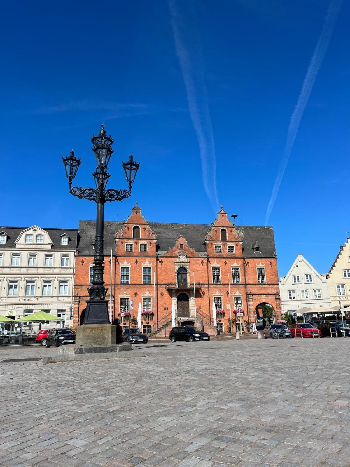 Lykkefund - Ferienwohnungen In Hafennaehe Glückstadt Eksteriør bilde